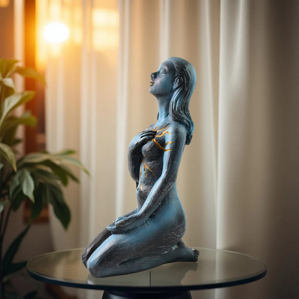 Elegant Resin Kneeling Woman Statue with Golden Vein Detailing – Artistic Decorative Figurine for Home, Meditation, and Gifting (24x14 cm)