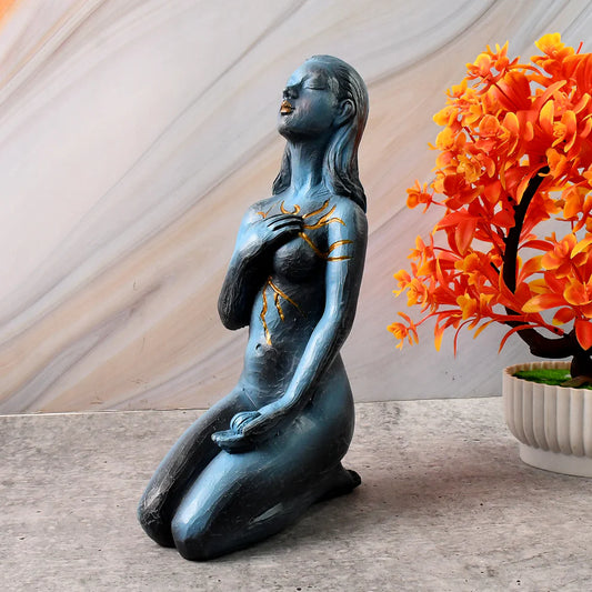 Elegant Resin Kneeling Woman Statue with Golden Vein Detailing – Artistic Decorative Figurine for Home, Meditation, and Gifting (24x14 cm)