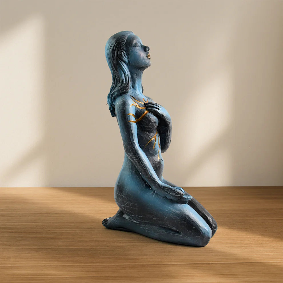 Elegant Resin Kneeling Woman Statue with Golden Vein Detailing – Artistic Decorative Figurine for Home, Meditation, and Gifting (24x14 cm)